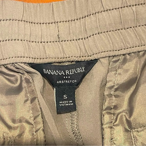 Banana Republic Lightweight Taupe Joggers - Picture 4 of 7